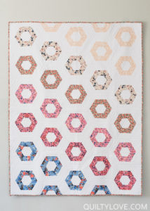 Hexie Rows Quilt pattern_quiltylove