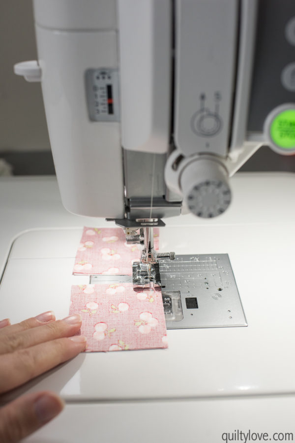 How to make a doll quilt Free tutorial Quilty Love