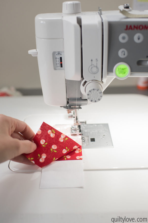 How to make a doll quilt Free tutorial Quilty Love