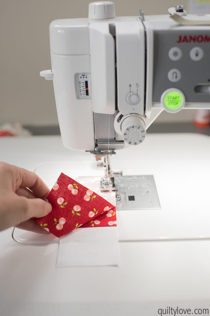 How to make a doll quilt Free tutorial Quilty Love