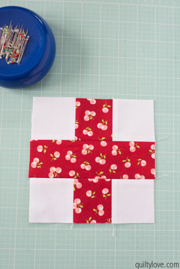 How to make a doll quilt Free tutorial Quilty Love