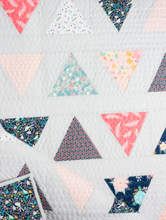 Baby quilts: Triangle pop quilt pattern by emily of quiltylove.com