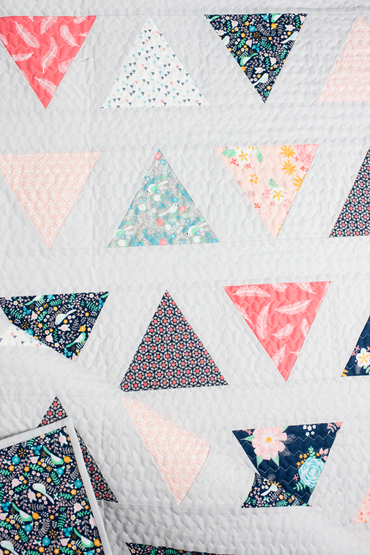 Baby quilts: Triangle pop quilt pattern by emily of quiltylove.com