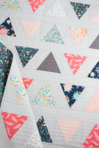 Baby quilts: Triangle pop quilt pattern by emily of quiltylove.com