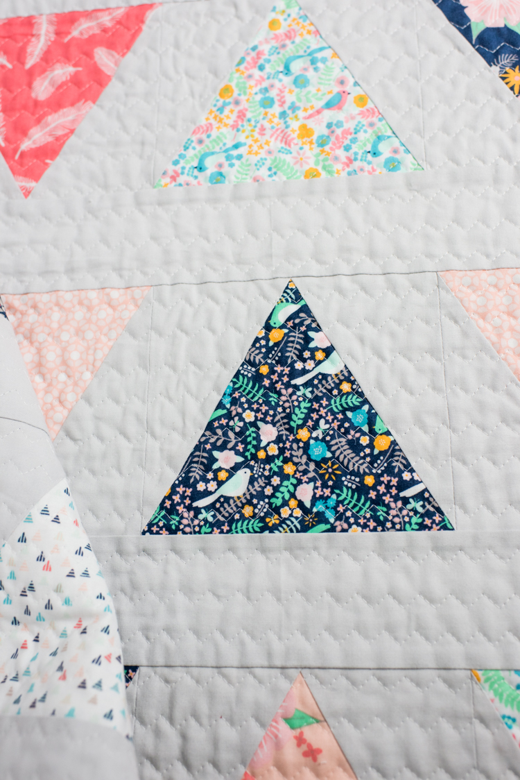 Baby quilts: Triangle pop quilt pattern by emily of quiltylove.com