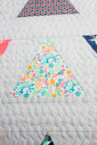 Baby quilts: Triangle pop quilt pattern by emily of quiltylove.com