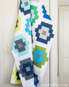Quilty Beads quilt - a modern Kona Cotton solids quilt by quiltylove.com