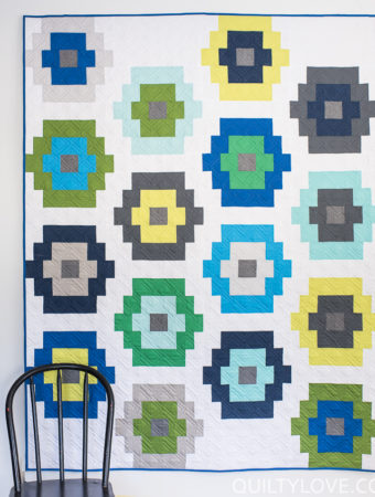 Quilty Beads quilt - a modern Kona Cotton solids quilt by quiltylove.com