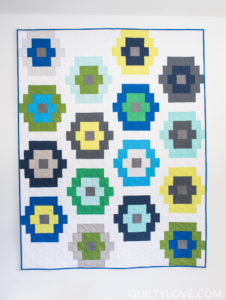 Quilty Beads quilt - a modern Kona Cotton solids quilt by quiltylove.com