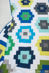 Quilty Beads quilt - a modern Kona Cotton solids quilt by quiltylove.com