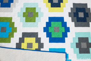 Quilty Beads quilt - a modern Kona Cotton solids quilt by quiltylove.com