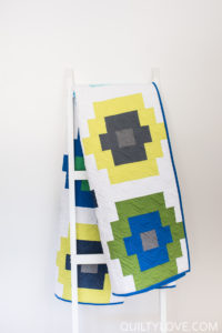 Quilty Beads quilt - a modern Kona Cotton solids quilt by quiltylove.com