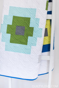 Quilty Beads quilt - a modern Kona Cotton solids quilt by quiltylove.com
