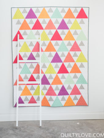 Triangle Peaks quilt by Emily of Quiltylove.com