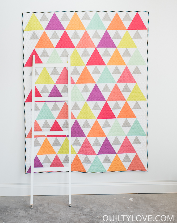 Triangle Peaks quilt by Emily of Quiltylove.com