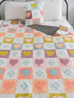 Cozy Checkered Hearts is in the shop today. 🩷 This year the annual heart quilt has a vintage-vibe with heart blocks + nine patch blocks. 
⠀⠀⠀⠀⠀⠀⠀⠀⠀
The annual quilt along starts on Monday.  You can sign up for that in my profile or comment links and a sign up will go to your DMs. 
⠀⠀⠀⠀⠀⠀⠀⠀⠀
Quilt pattern - Cozy Checkered Hearts - in the shop
Fabrics - Art Gallery Pure Solids
Long Arm quilting - @moderntextiles
⠀⠀⠀⠀⠀⠀⠀⠀⠀
#quiltylove #quiltylovepatterns #heartquilt