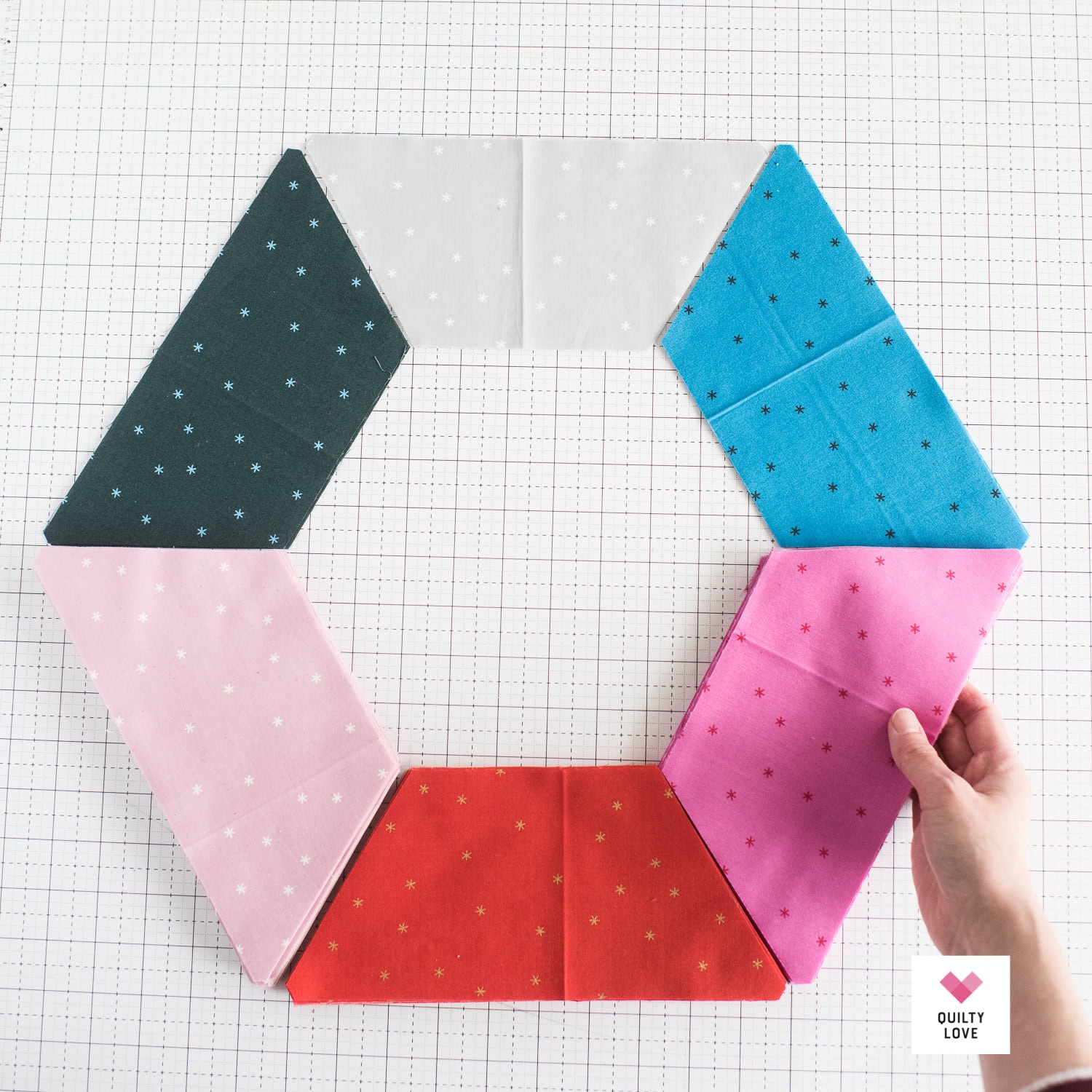 Hexie Pop quilt pattern-A modern Hexie quilt pattern - Quilty Love