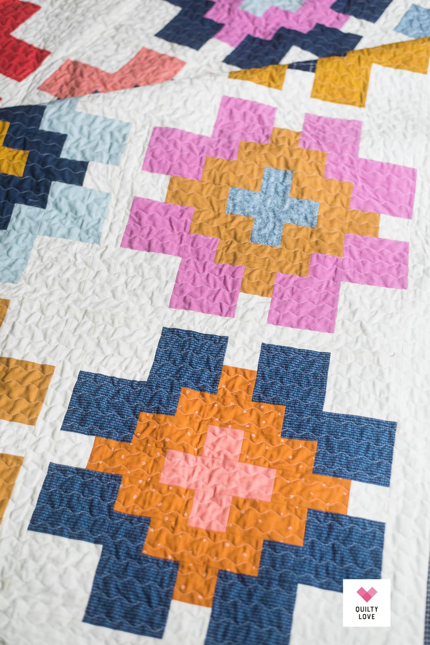 Glowing Quilt - A new fat quarter friendly quilt pattern - Quilty Love