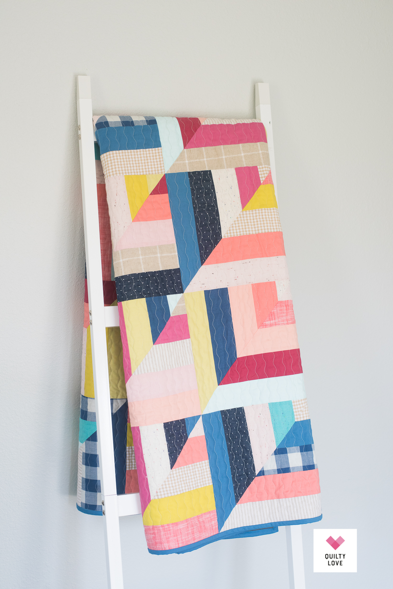 lucky-log-cabins-quilt-stash-buster-quilt-pattern-quilty-love