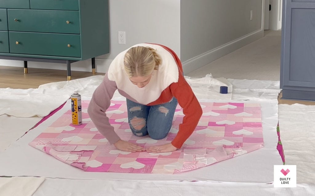 How to spray baste a quilt - video tutorial included - Quilty Love