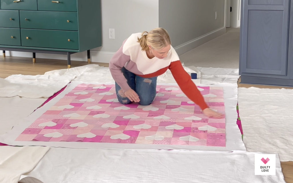 How to spray baste a quilt - video tutorial included - Quilty Love