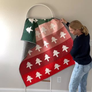 A brand new little pine tree quilt pattern is in the shop today! Tree rows is inspired by Scandinavian simplicity.  And just in time for the holidays - it’s ready for you to sew up. 🌲🌲🌲 

👉🏼👉🏼👉🏼 Comment LINKS for a direct link to these patterns in the shop. 

▪️Quilt pattern - Tree Rows- in the shop
▪️ Fabrics - Pure Solids by @artgalleryfabrics:  Hunter Fields, Eucalyptus, Blushing, Cinnamon, Desert Dunes, Ruby

#quiltylove #quiltylovepatterns #treequilt #holidayquilt #christmasquilt #artfalleryfabrics