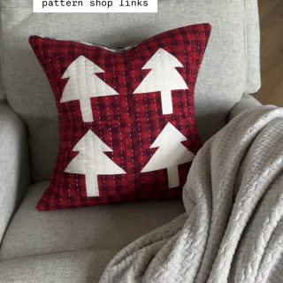 You have been asking for smaller projects in my patterns and I’m happy to tell you they are here!  The new pine tree pattern includes a pillow cover and a table runner. 

👉🏼👉🏼👉🏼 Comment LINKS for a direct link to these patterns in the shop.