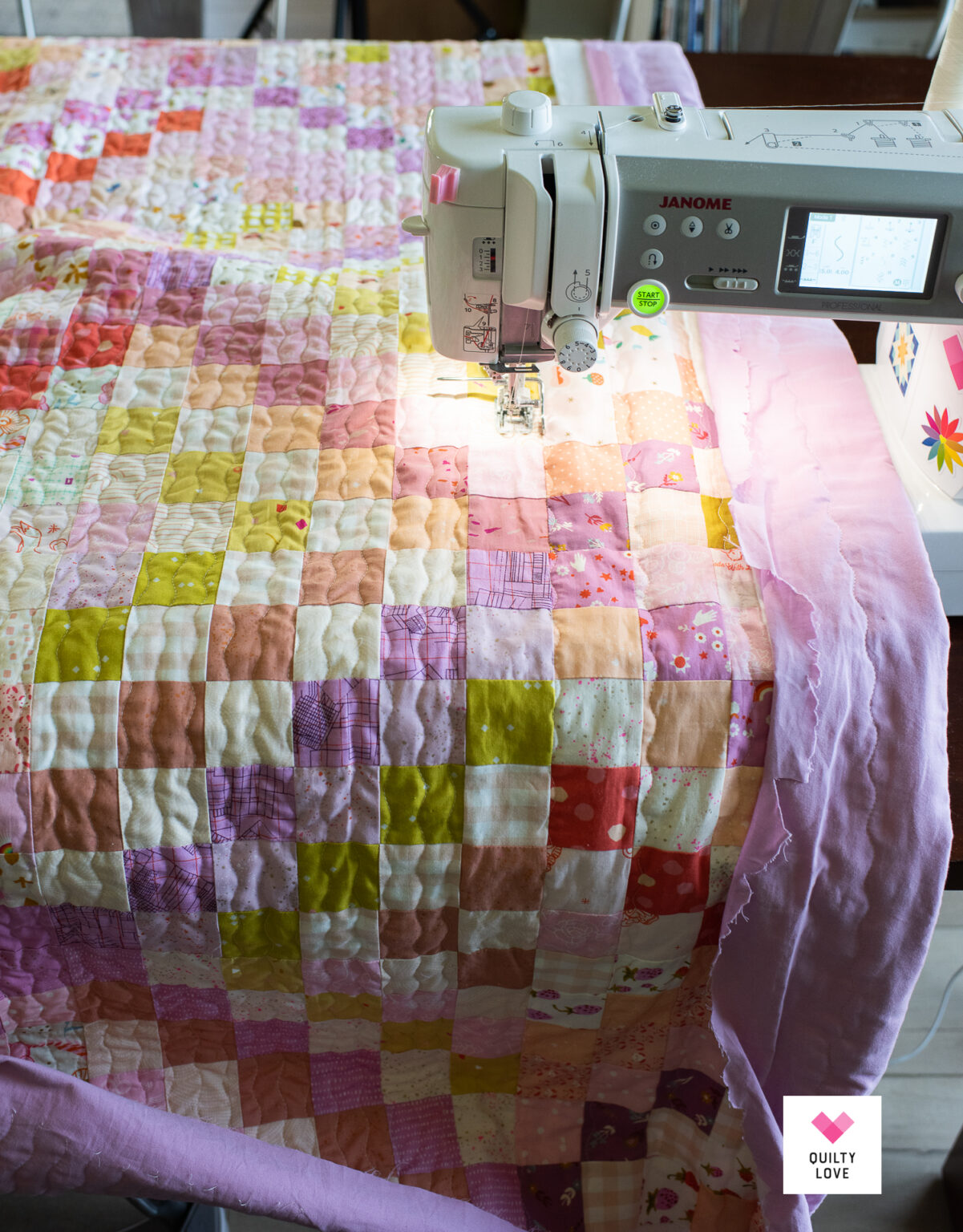 Print PatternTrippy Bed Set Quilt main image 1